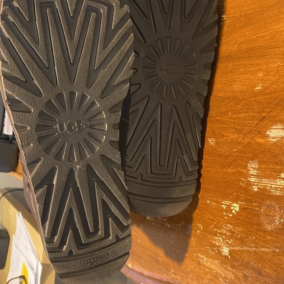Beautiful brown Ugg’s-never worn!! - Picture 3 of 4